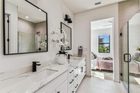 Townhouse in Tampa, Florida 3 bedrooms, 195.47 sq.m. № 2232828 - photo 10