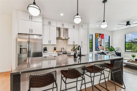 Townhouse in Tampa, Florida 3 bedrooms, 195.47 sq.m. № 2232828 - photo 22
