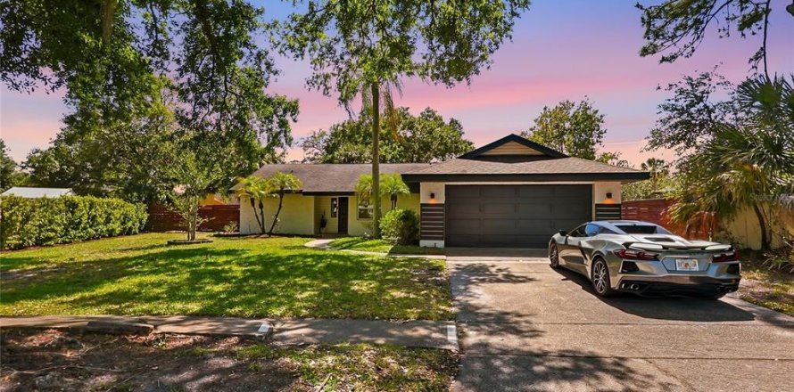 House in Tampa, Florida 3 bedrooms, 151.71 sq.m. № 2233842