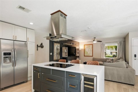 House in Tampa, Florida 3 bedrooms, 151.71 sq.m. № 2233842 - photo 13
