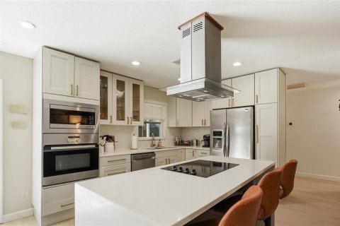 House in Tampa, Florida 3 bedrooms, 151.71 sq.m. № 2233842 - photo 9