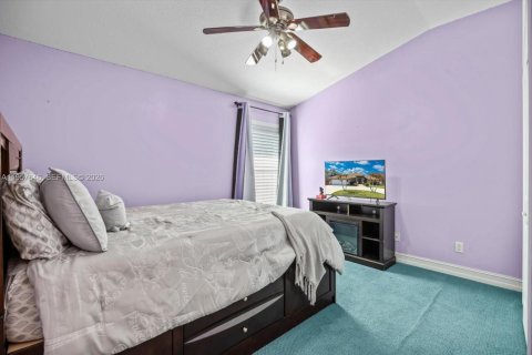 House in Port St. Lucie, Florida 4 bedrooms, 241.92 sq.m. № 2030646 - photo 29