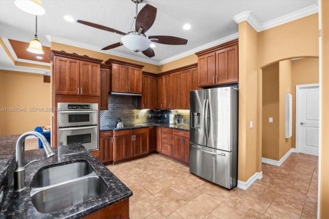 House in Port St. Lucie, Florida 4 bedrooms, 241.92 sq.m. № 2030646 - photo 14