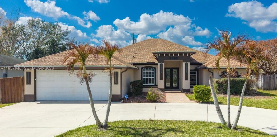 House in Port St. Lucie, Florida 4 bedrooms, 241.92 sq.m. № 2030646