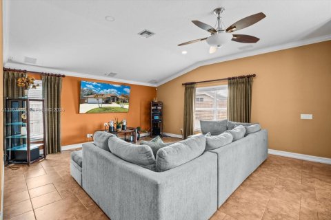 House in Port St. Lucie, Florida 4 bedrooms, 241.92 sq.m. № 2030646 - photo 18