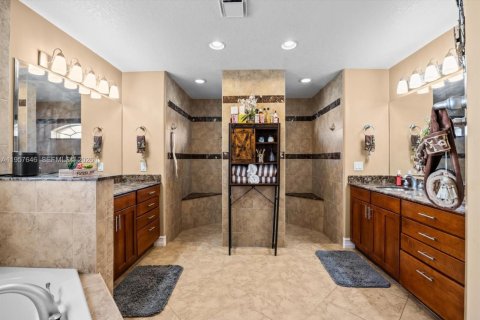 House in Port St. Lucie, Florida 4 bedrooms, 241.92 sq.m. № 2030646 - photo 22