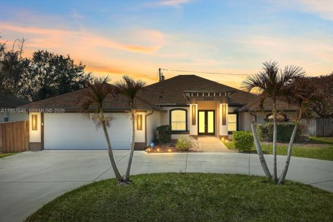 House in Port St. Lucie, Florida 4 bedrooms, 241.92 sq.m. № 2030646 - photo 2