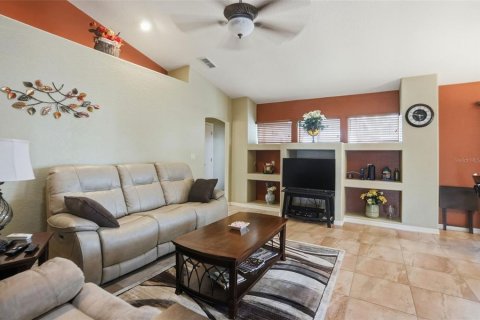 House in Spring Hill, Florida 3 bedrooms, 189.24 sq.m. № 2102992 - photo 9