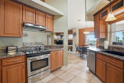 House in Spring Hill, Florida 3 bedrooms, 189.24 sq.m. № 2102992 - photo 12