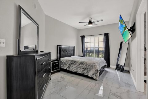 Condo in Tampa, Florida, 2 bedrooms  № 1912172 - photo 14