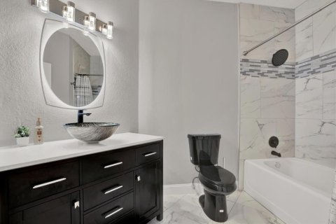 Condo in Tampa, Florida, 2 bedrooms  № 1912172 - photo 13