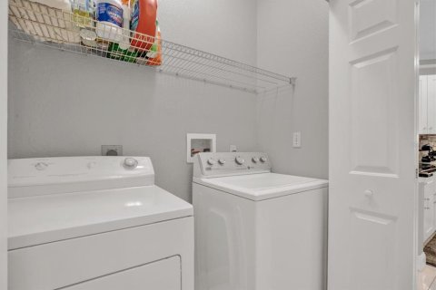 Condo in Tampa, Florida, 2 bedrooms  № 1912172 - photo 17