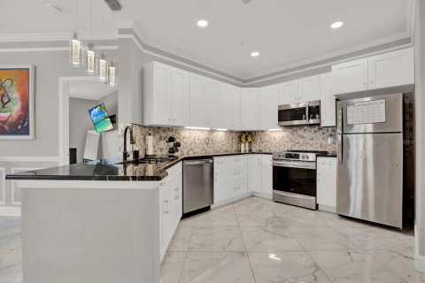 Condo in Tampa, Florida, 2 bedrooms  № 1912172 - photo 4