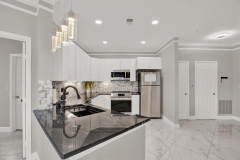 Condo in Tampa, Florida, 2 bedrooms  № 1912172 - photo 5