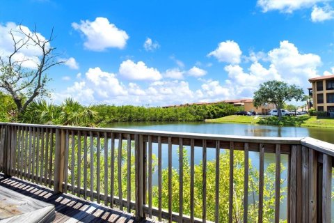Condo in Tampa, Florida, 2 bedrooms  № 1912172 - photo 28