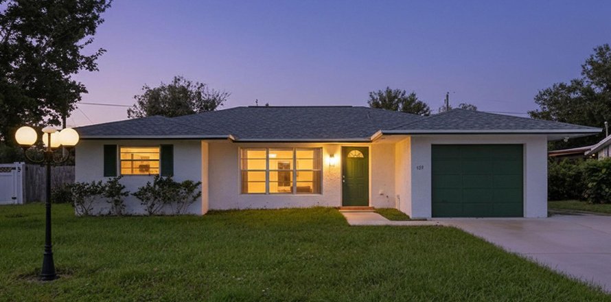 House in Port St. Lucie, Florida 3 bedrooms, 139.35 sq.m. № 2304840