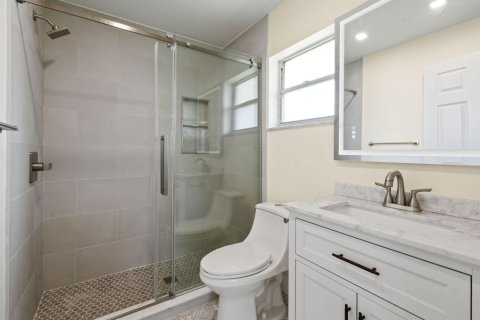 House in Port St. Lucie, Florida 3 bedrooms, 139.35 sq.m. № 2304840 - photo 24