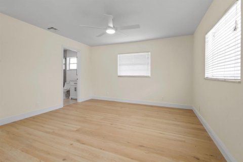 House in Port St. Lucie, Florida 3 bedrooms, 139.35 sq.m. № 2304840 - photo 22
