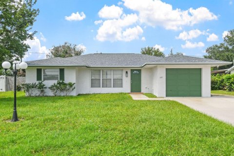 House in Port St. Lucie, Florida 3 bedrooms, 139.35 sq.m. № 2304840 - photo 2