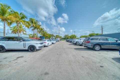 Commercial property in Hollywood, Florida № 1821581 - photo 9