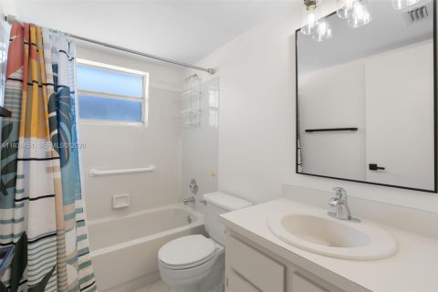 Купить кондоминиум в Маргит, Флорида 2 спальни, 88.26м2, № 1997174 - фото 18