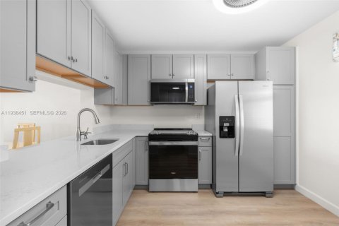 Купить кондоминиум в Маргит, Флорида 2 спальни, 88.26м2, № 1997174 - фото 4