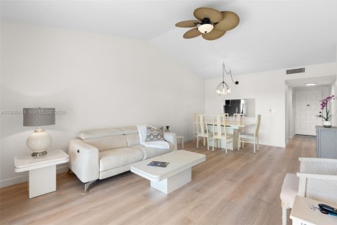 Купить кондоминиум в Маргит, Флорида 2 спальни, 88.26м2, № 1997174 - фото 10