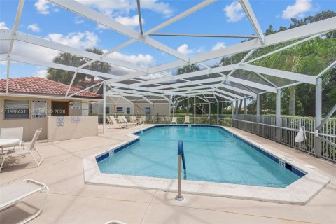 Купить кондоминиум в Маргит, Флорида 2 спальни, 88.26м2, № 1997174 - фото 22