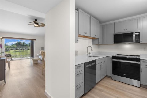 Купить кондоминиум в Маргит, Флорида 2 спальни, 88.26м2, № 1997174 - фото 5