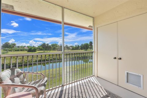 Купить кондоминиум в Маргит, Флорида 2 спальни, 88.26м2, № 1997174 - фото 19