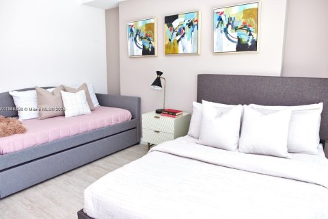Condo in Miami, Florida, 2 bedrooms  № 1839608 - photo 4