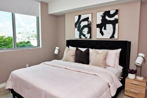 Condo in Miami, Florida, 2 bedrooms  № 1839608 - photo 5