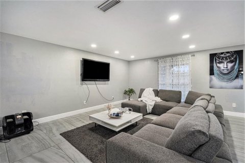 Casa en venta en Tampa, Florida, 3 dormitorios, 134.62 m2 № 1850183 - foto 10
