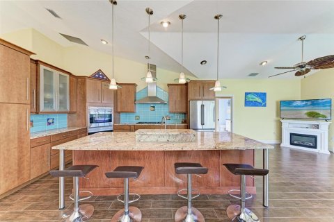 House in Punta Gorda, Florida 3 bedrooms, 230.58 sq.m. № 1717590 - photo 18