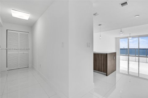 Condominio en venta en Miami, Florida, 3 dormitorios, 133.04 m2 № 1897678 - foto 2