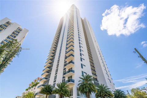 Condominio en venta en Miami, Florida, 3 dormitorios, 133.04 m2 № 1897678 - foto 16