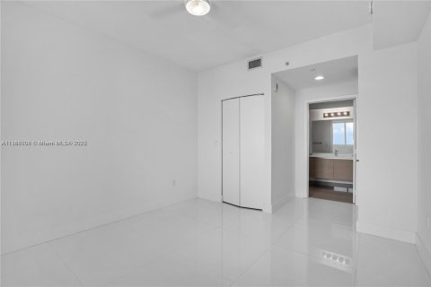 Condominio en venta en Miami, Florida, 3 dormitorios, 133.04 m2 № 1897678 - foto 4