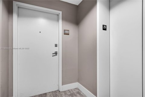 Condominio en venta en Miami, Florida, 3 dormitorios, 133.04 m2 № 1897678 - foto 18