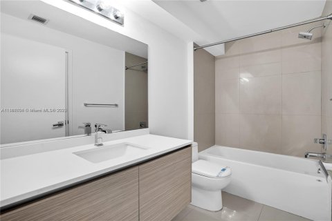 Condominio en venta en Miami, Florida, 3 dormitorios, 133.04 m2 № 1897678 - foto 14