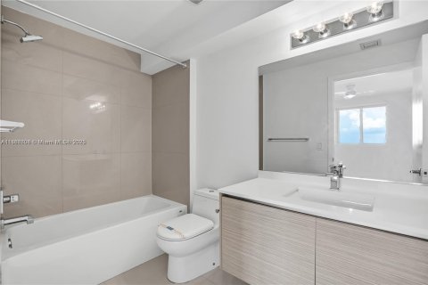 Condominio en venta en Miami, Florida, 3 dormitorios, 133.04 m2 № 1897678 - foto 11