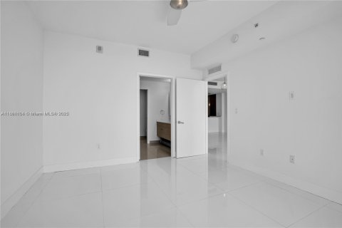 Condominio en venta en Miami, Florida, 3 dormitorios, 133.04 m2 № 1897678 - foto 3
