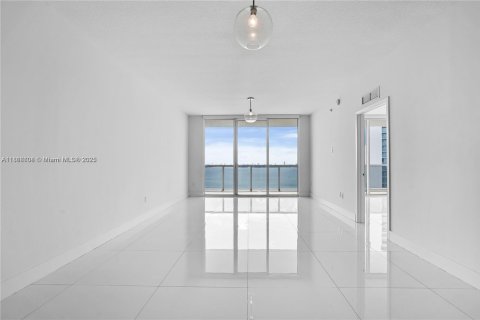 Condominio en venta en Miami, Florida, 3 dormitorios, 133.04 m2 № 1897678 - foto 20