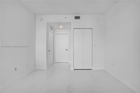 Condominio en venta en Miami, Florida, 3 dormitorios, 133.04 m2 № 1897678 - foto 12