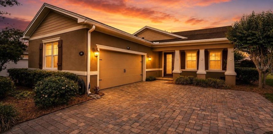 House in DeLand, Florida 3 bedrooms, 188.03 sq.m. № 2124751