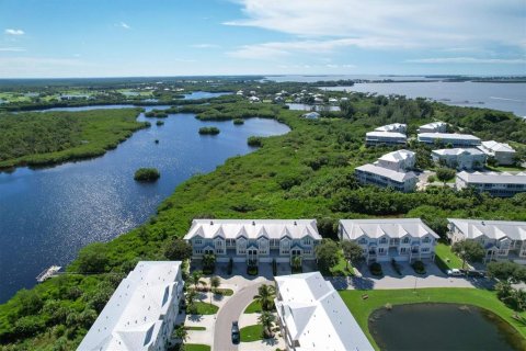 Townhouse in Placida, Florida 4 bedrooms, 213.3 sq.m. № 1523758 - photo 3