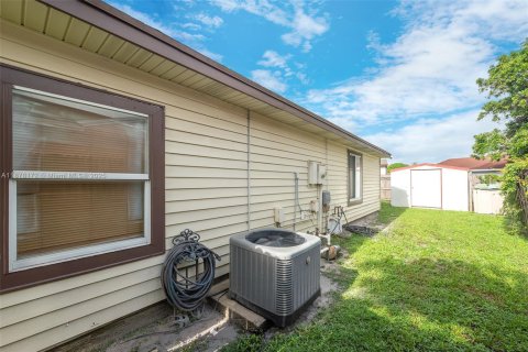 Villa ou maison à vendre à Miramar, Floride: 3 chambres, 95.6 m2 № 2013597 - photo 27