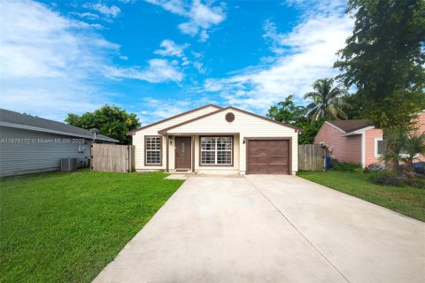 House in Miramar, Florida 3 bedrooms, 95.6 sq.m. № 2013597