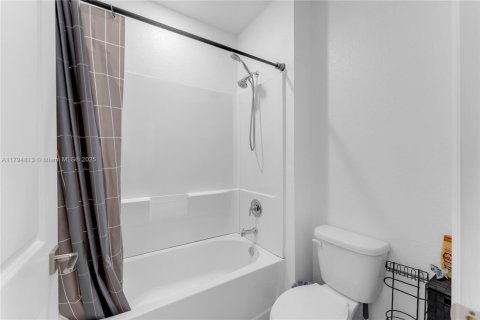 House in Homestead, Florida 4 bedrooms, 273.5 sq.m. № 1937162 - photo 23