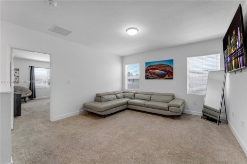 House in Homestead, Florida 4 bedrooms, 273.5 sq.m. № 1937162 - photo 12