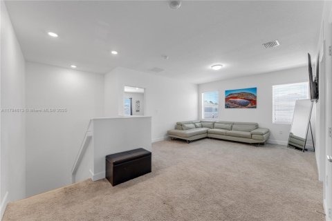 House in Homestead, Florida 4 bedrooms, 273.5 sq.m. № 1937162 - photo 11